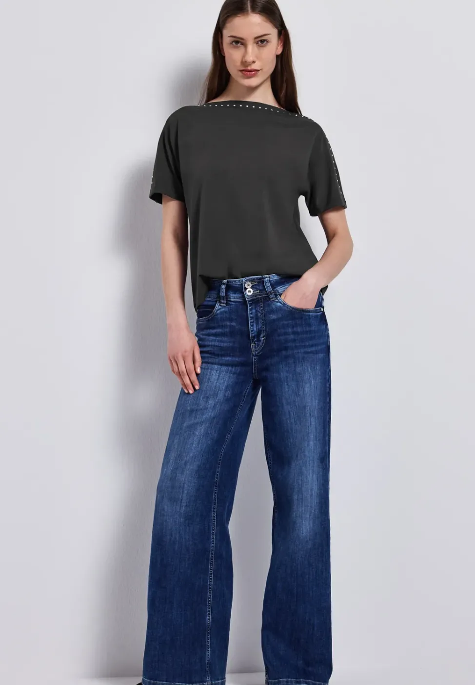 T-Shirt mit Nieten