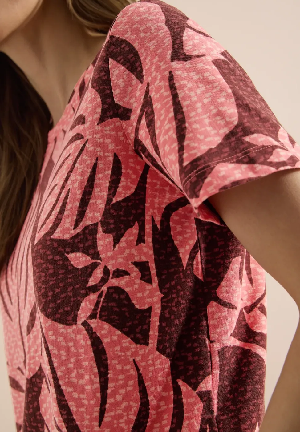 T-Shirt mit Rundhals und Blätterprint