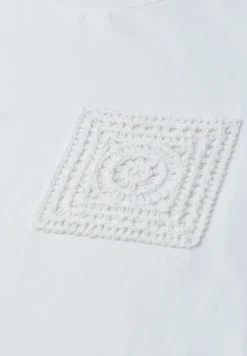 T-Shirt mit Rundhals und Crochet-Tasche