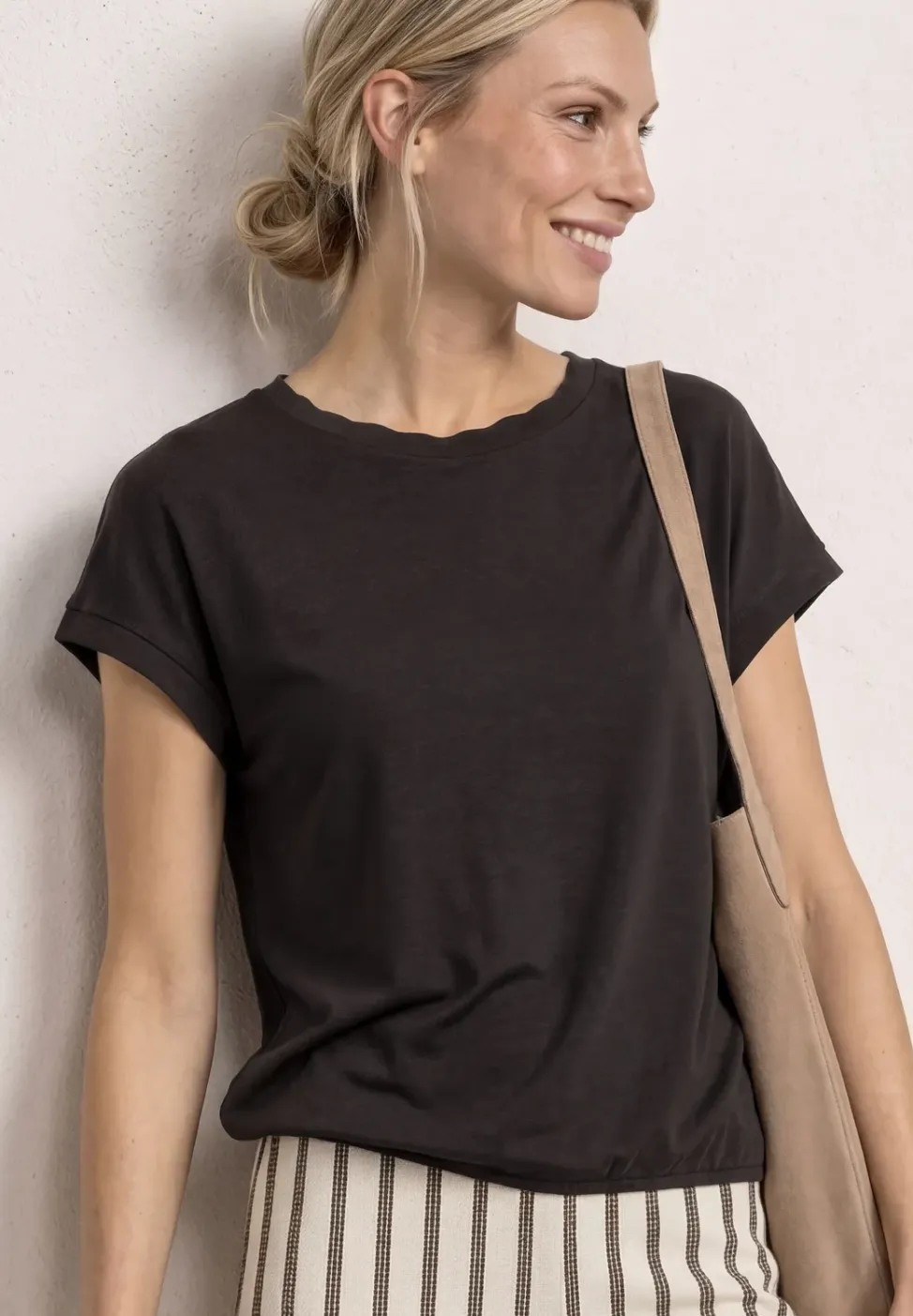 T-Shirt mit Rundhals und Deko-Tape