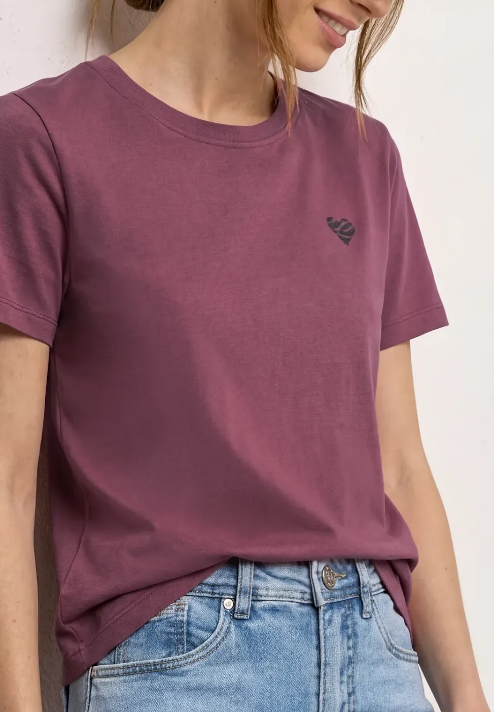 T-Shirt mit Rundhals und Herzdetail
