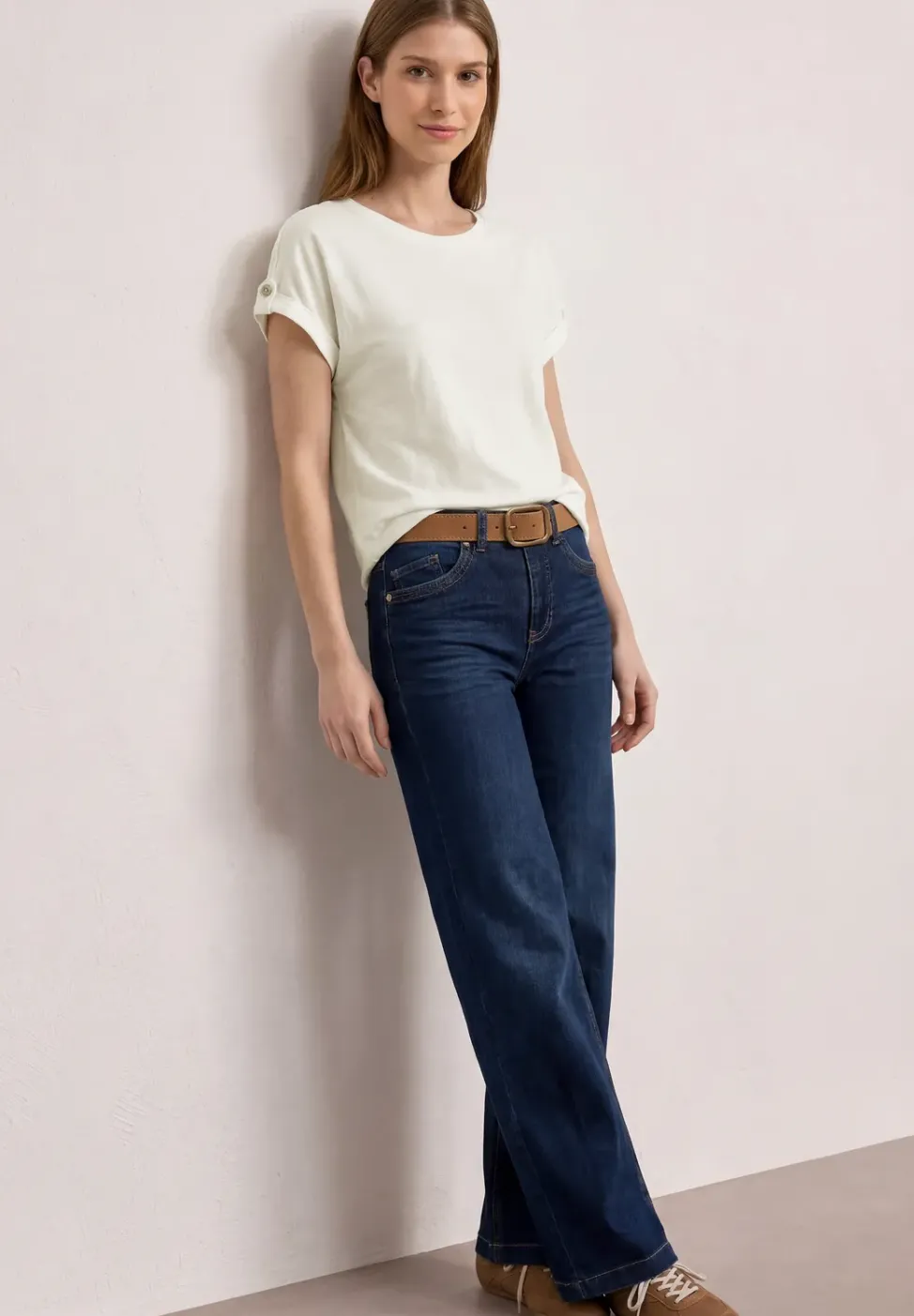 T-Shirt mit Rundhals und Knopfdetails