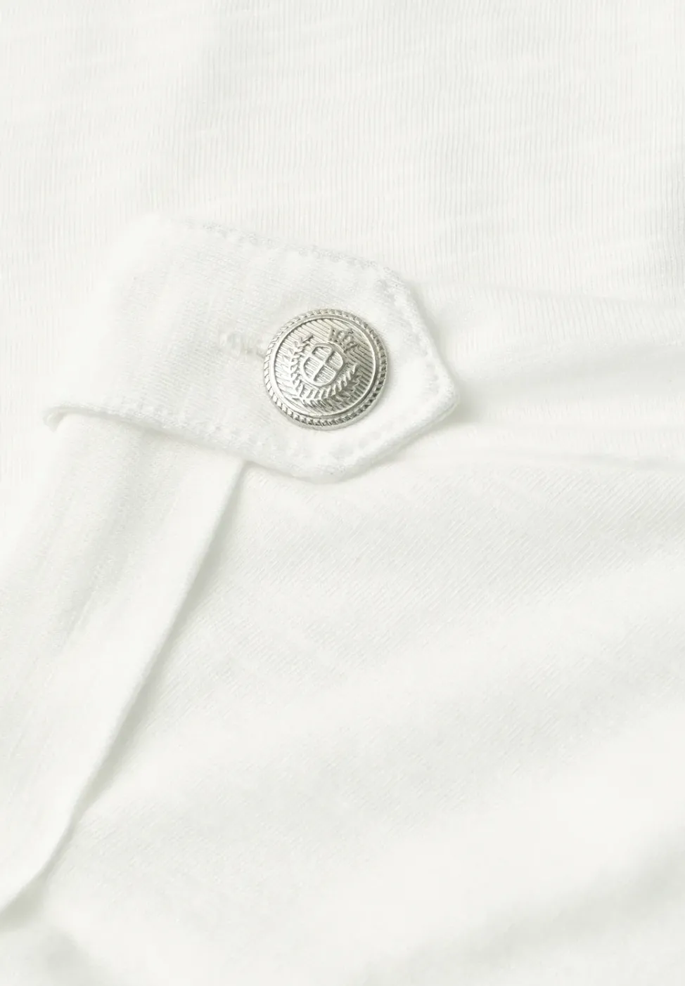 T-Shirt mit Rundhals und Knopfdetails
