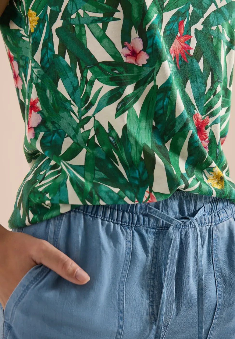 T-Shirt mit Rundhals und Turn-Up-Detail