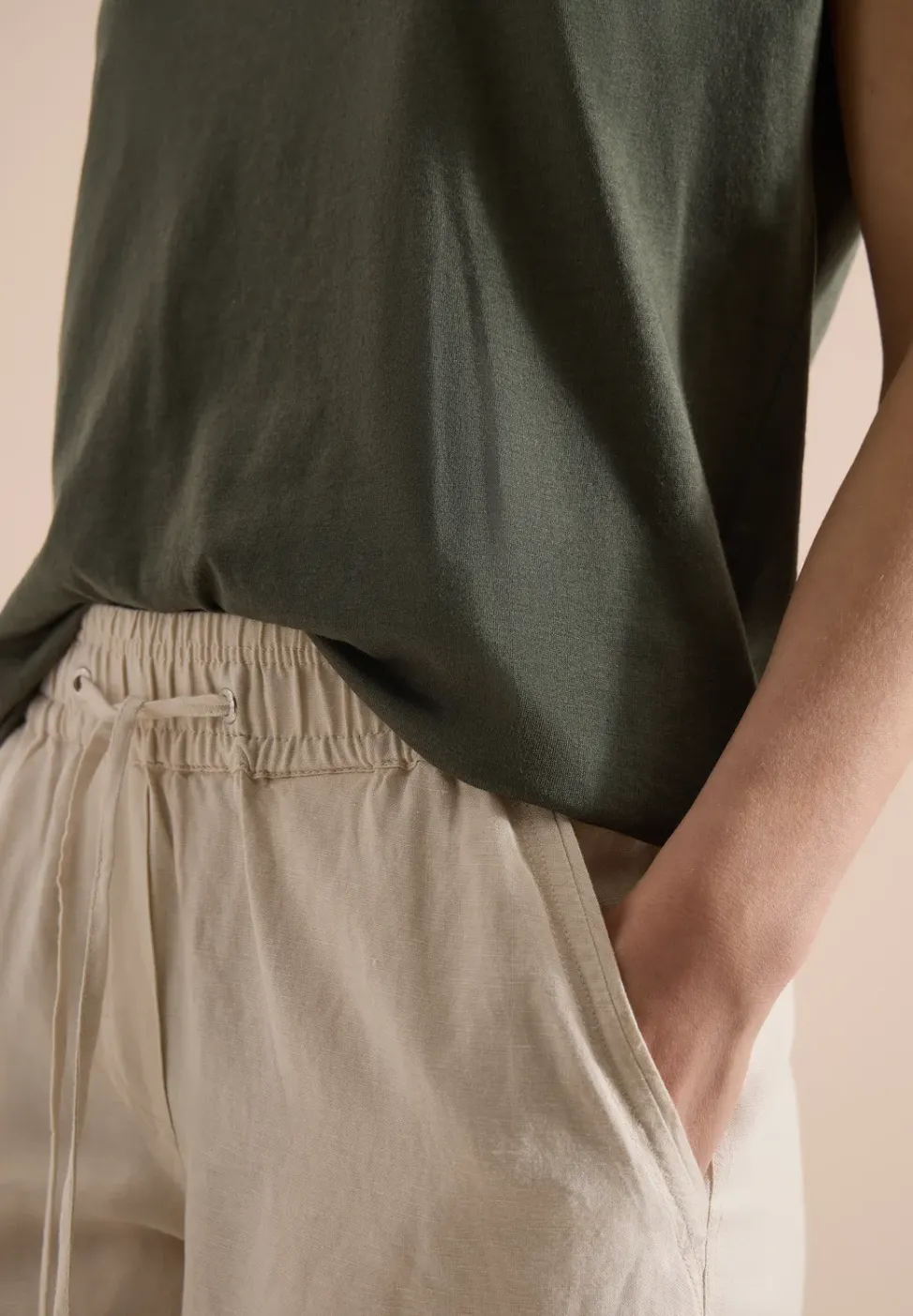 T-Shirt mit Rundhals und Turn-Up-Detail