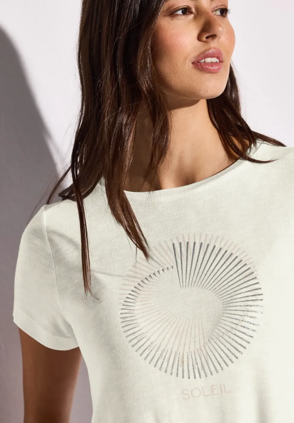 T-Shirt mit Schmucksteinen
