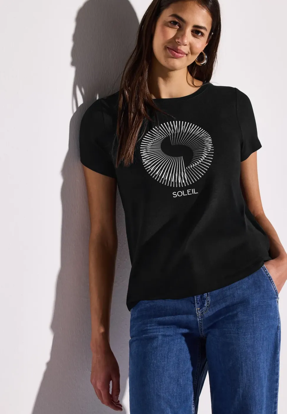 T-Shirt mit Schmucksteinen