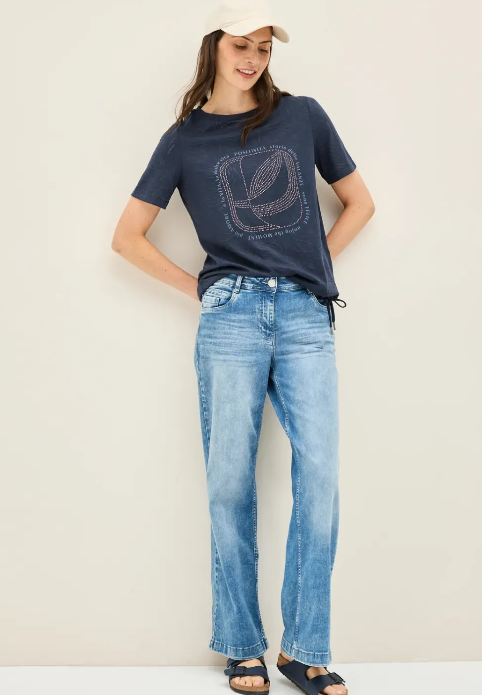 T-Shirt mit Schmucksteinen