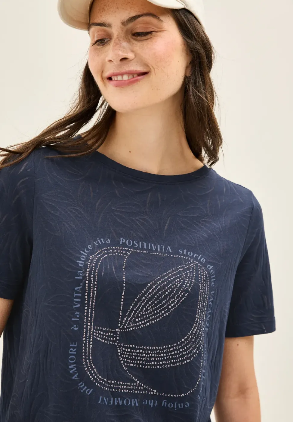 T-Shirt mit Schmucksteinen