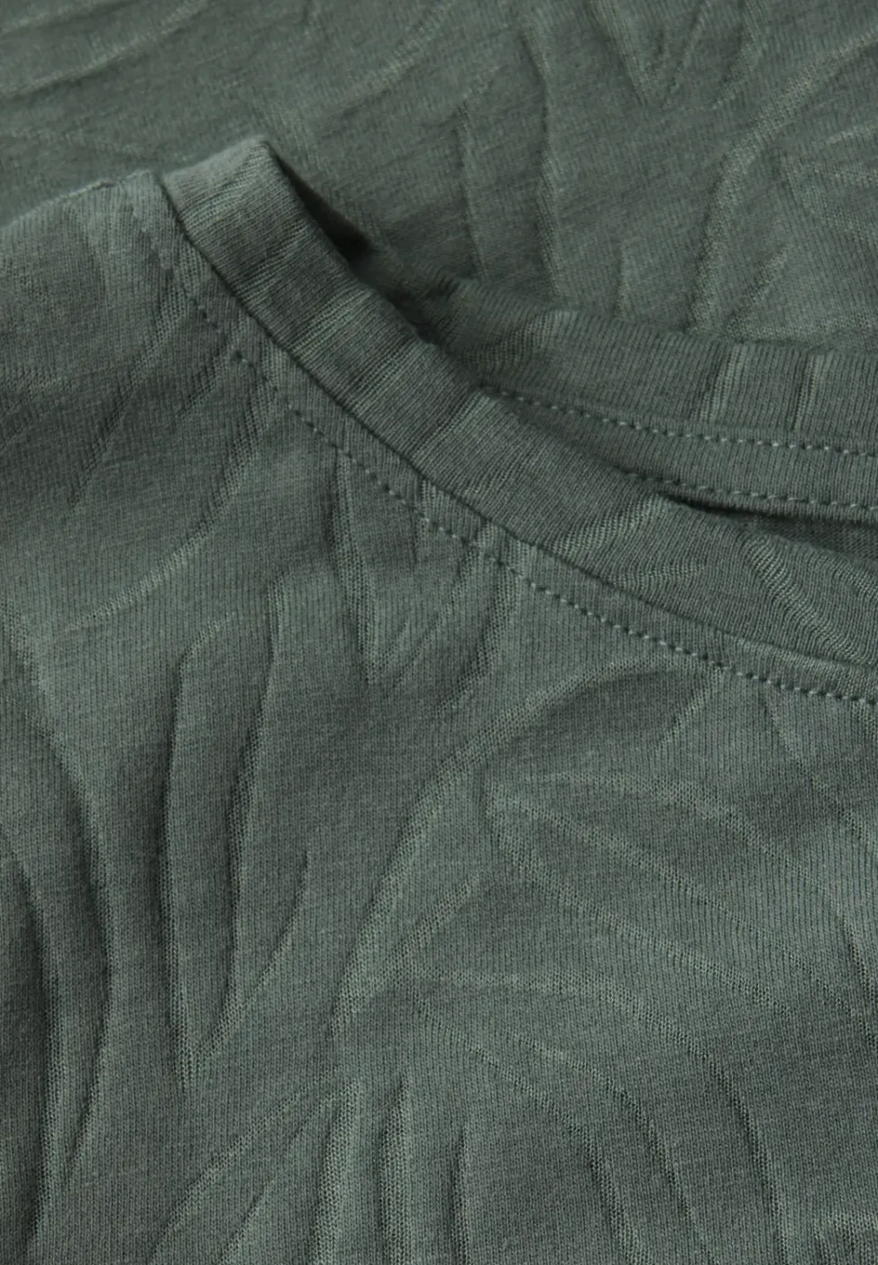 T-Shirt mit Schmucksteinen