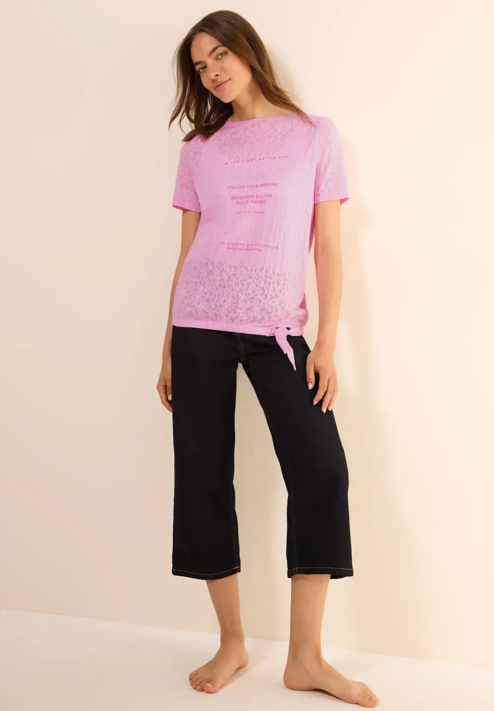 T-Shirt mit Schmucksteinen