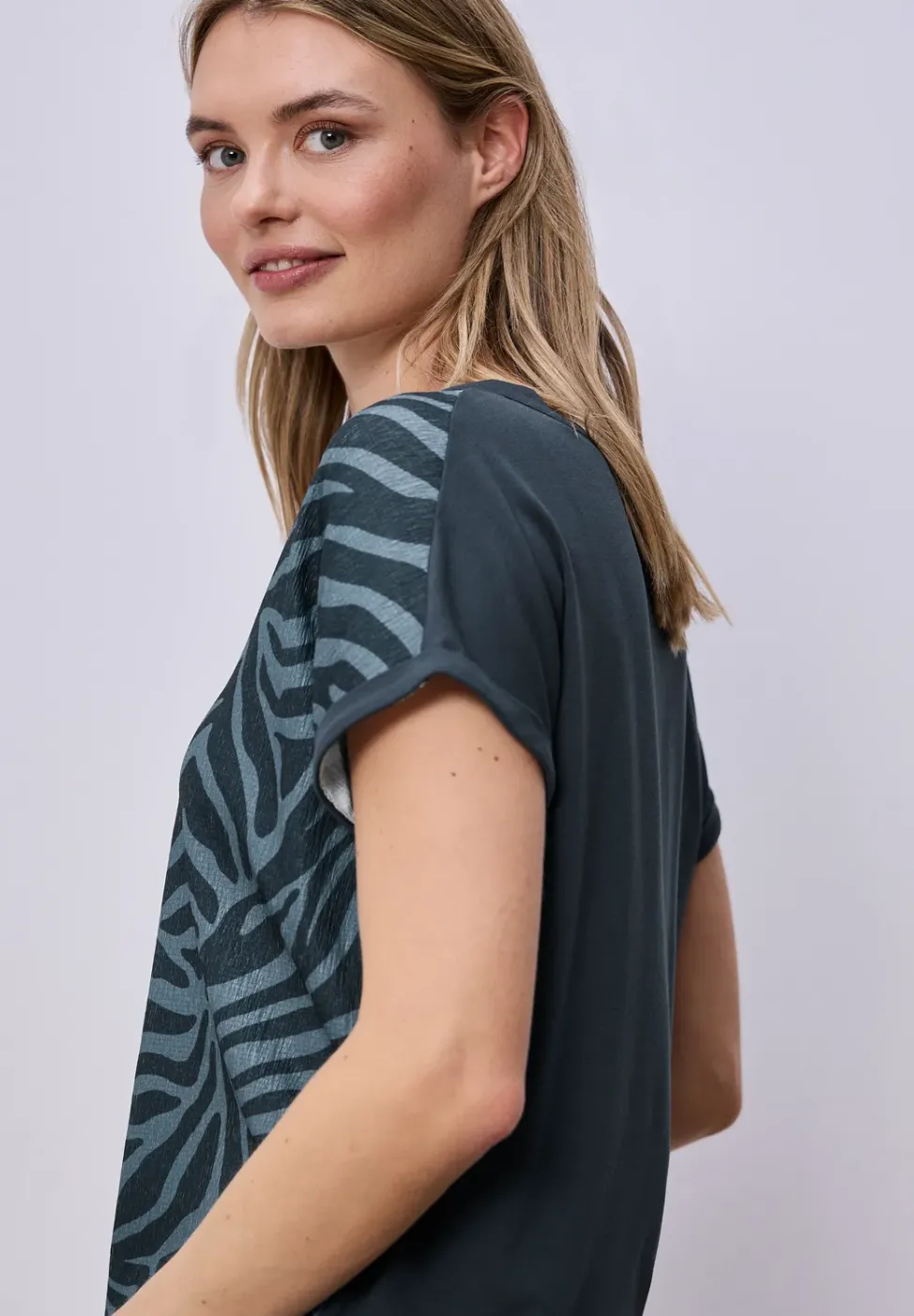 T-Shirt mit Split Neck und Elastiksaum