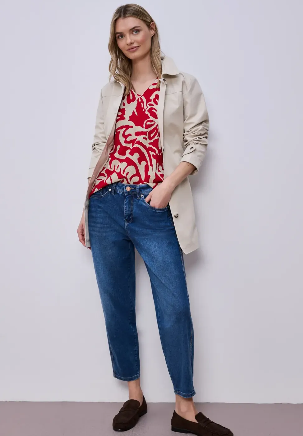 T-Shirt mit Split Neck und Frontprint