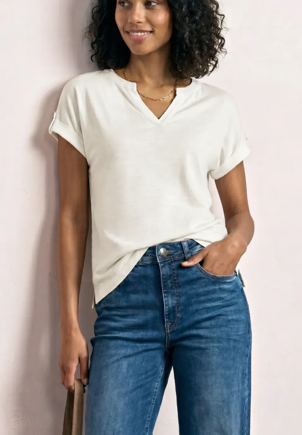 T-Shirt mit Split Neck und Knopfdetails
