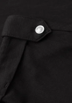 T-Shirt mit Split Neck und Knopfdetails