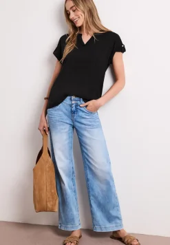 T-Shirt mit Split Neck und Knopfdetails