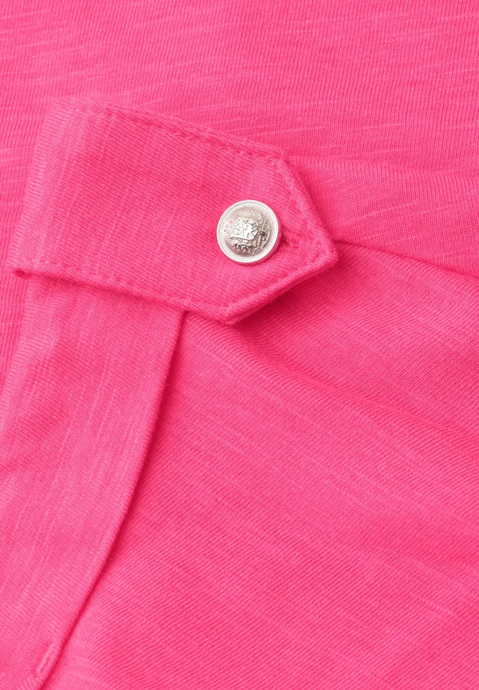 T-Shirt mit Split Neck und Knopfdetails