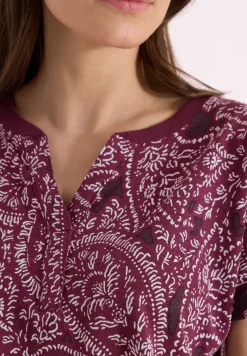 T-Shirt mit Split Neck und Paisleymuster