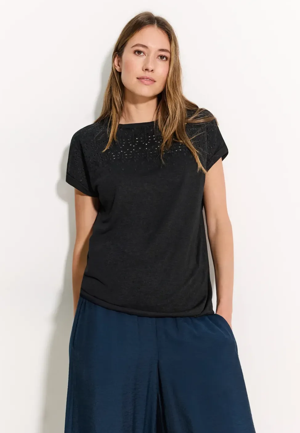 T-Shirt mit Stickerei