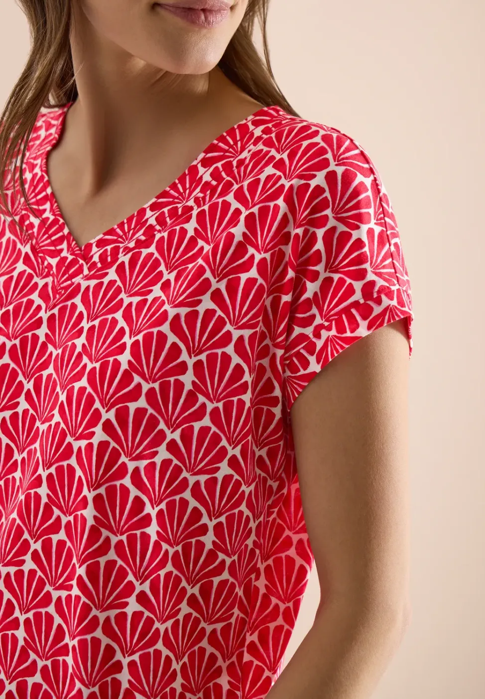 T-Shirt mit V-Neck und Muschelprint