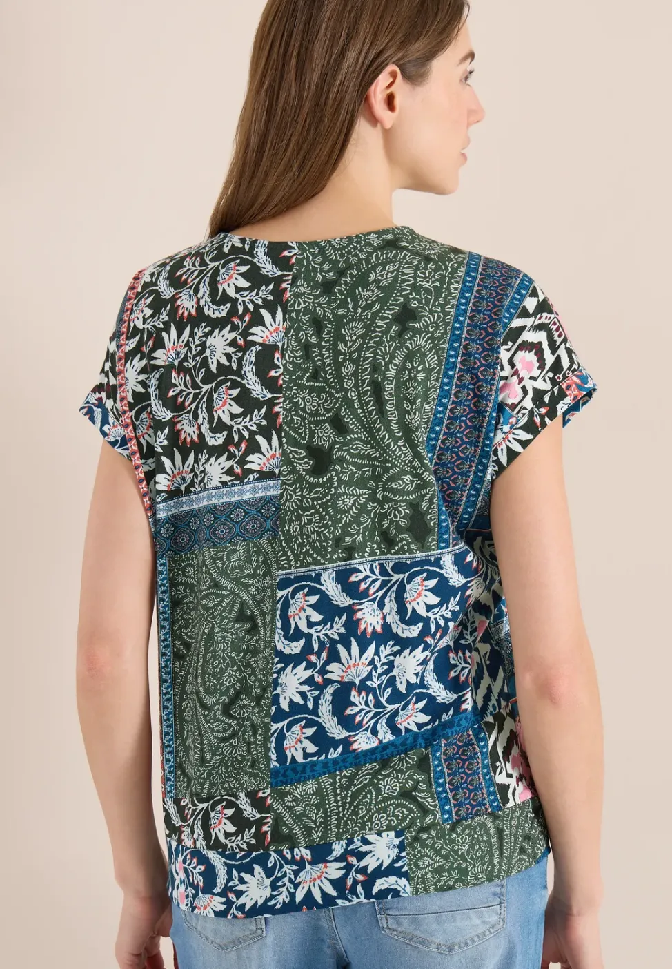 T-Shirt mit V-Neck und Patchwork-Print