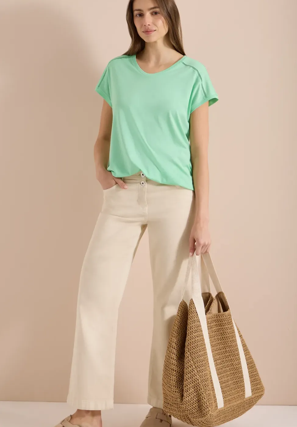 T-Shirt mit V-Neck und Spitzendetail