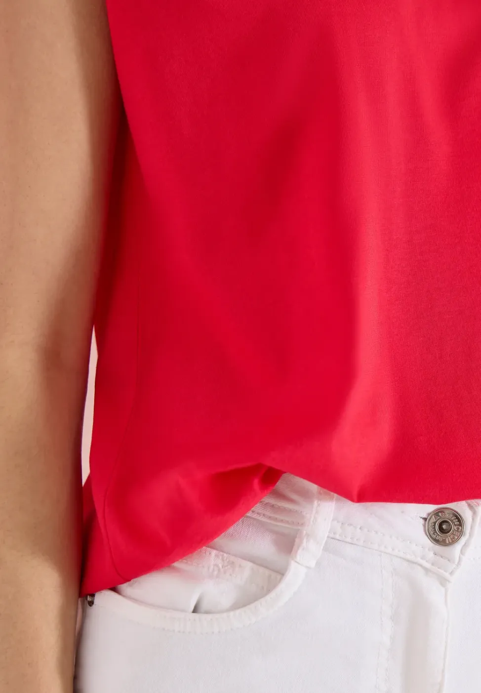 T-Shirt mit V-Neck und Spitzendetail
