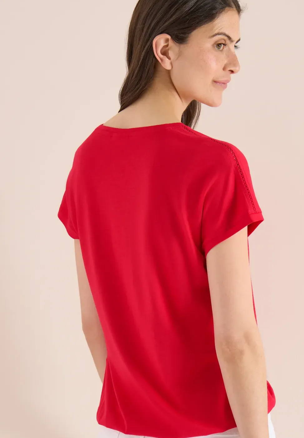 T-Shirt mit V-Neck und Spitzendetail
