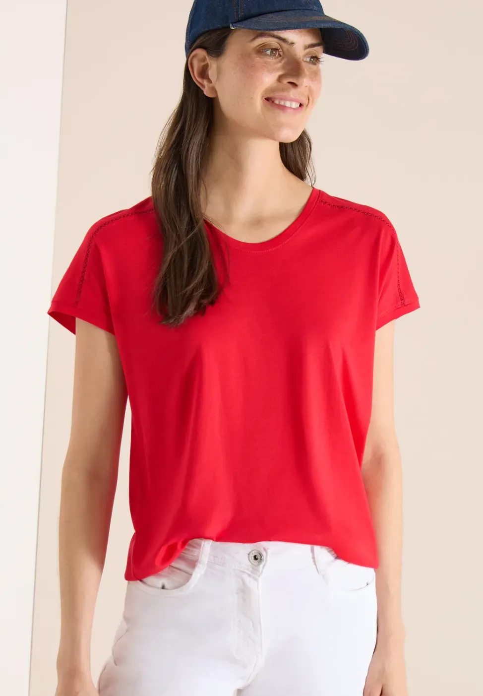 T-Shirt mit V-Neck und Spitzendetail