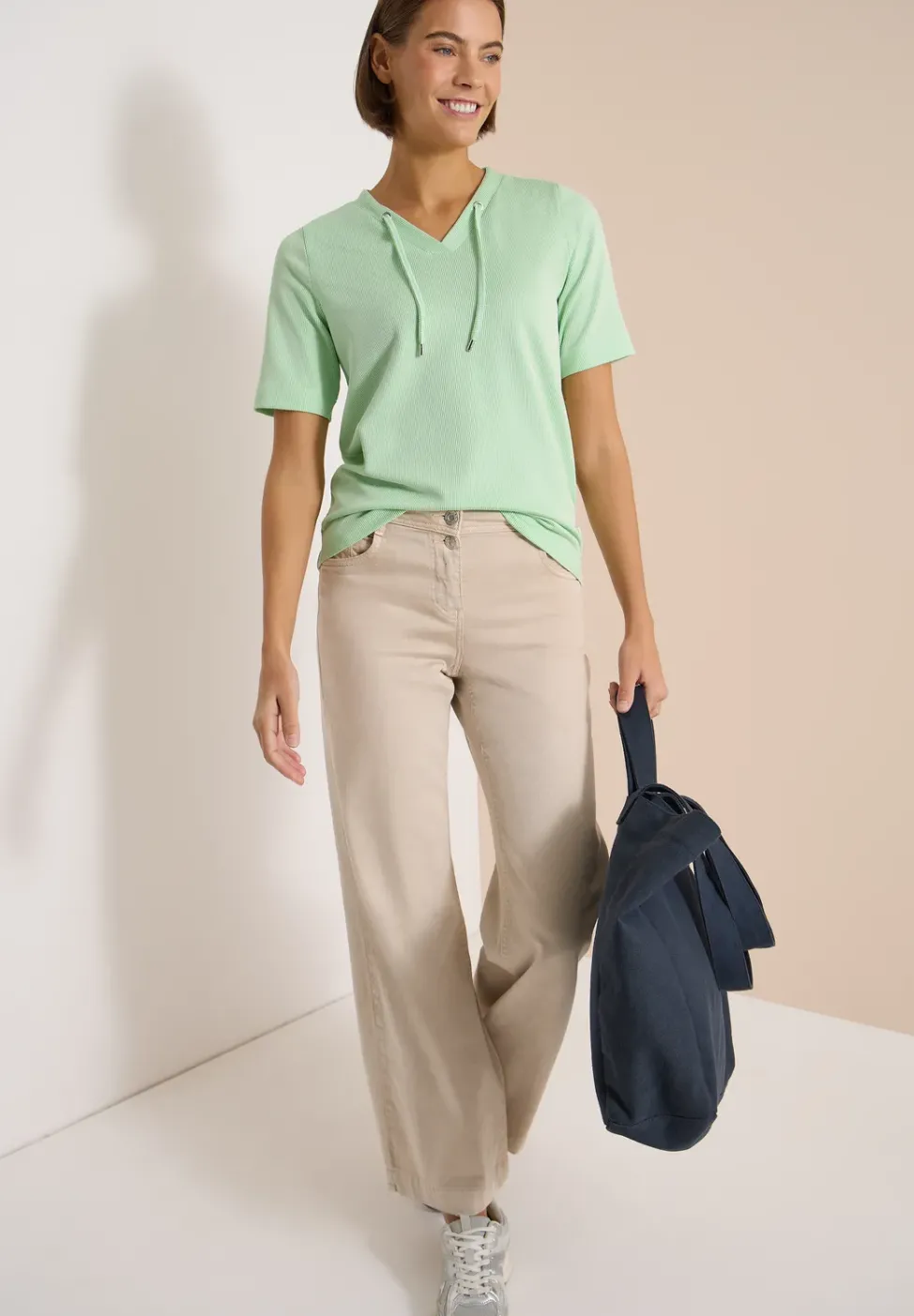 T-Shirt mit V-Neck und Streifen