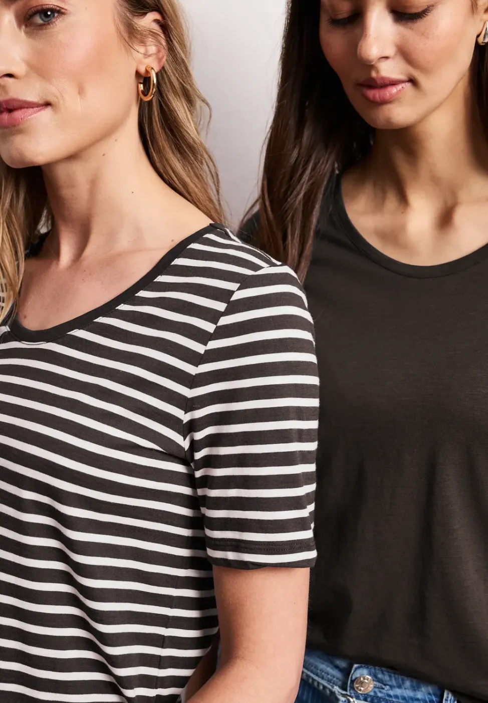 T-Shirts mit rounded V-Neck im 2er-Pack
