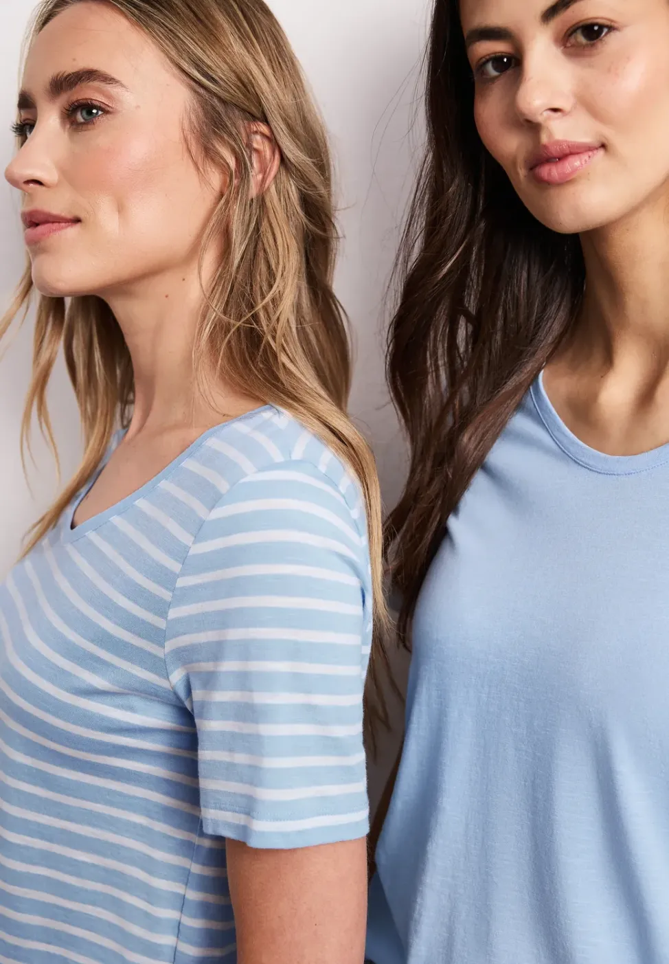 T-Shirts mit rounded V-Neck im 2er-Pack