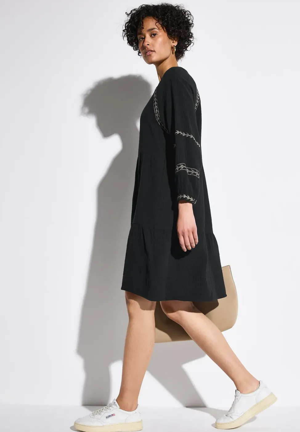 Tunika-Kleid mit Stickerei