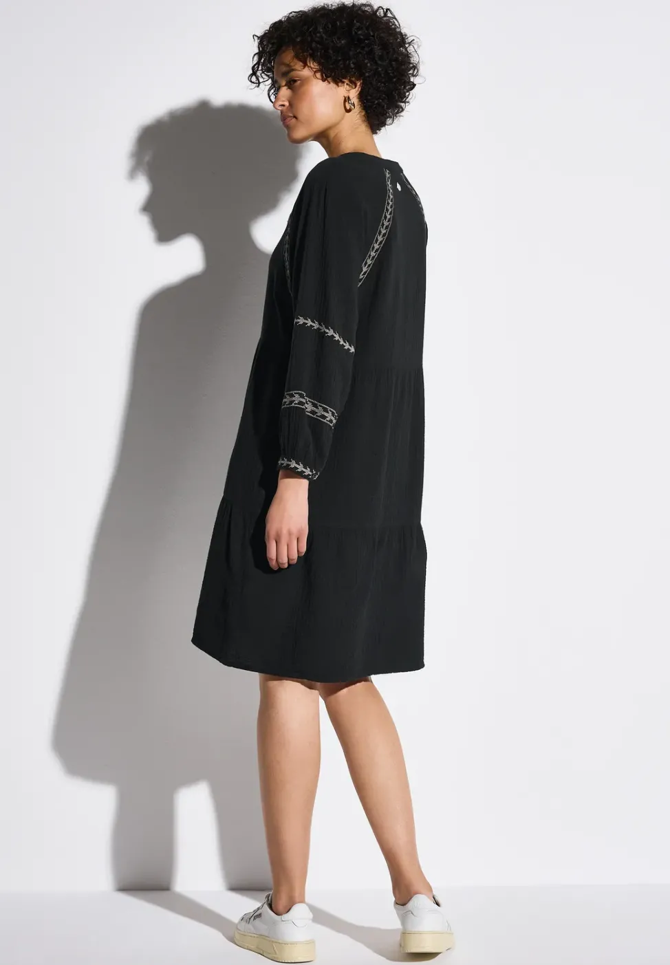 Tunika-Kleid mit Stickerei