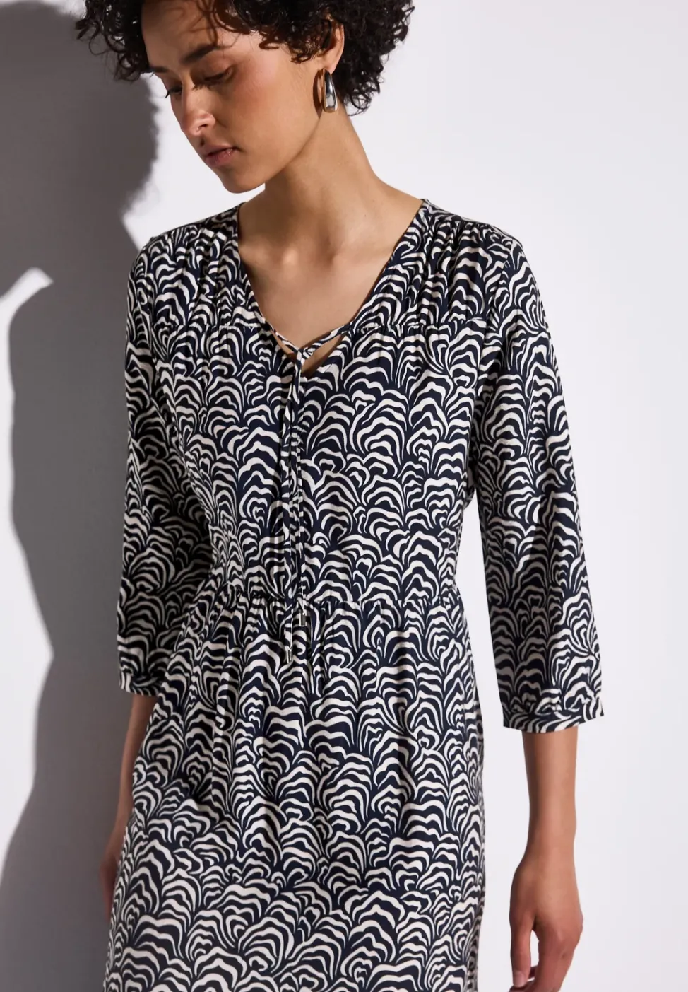 Tunika-Kleid mit Volants
