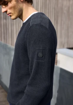 Two Tone Pullover