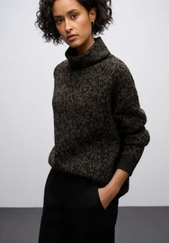 Two Tone Pullover