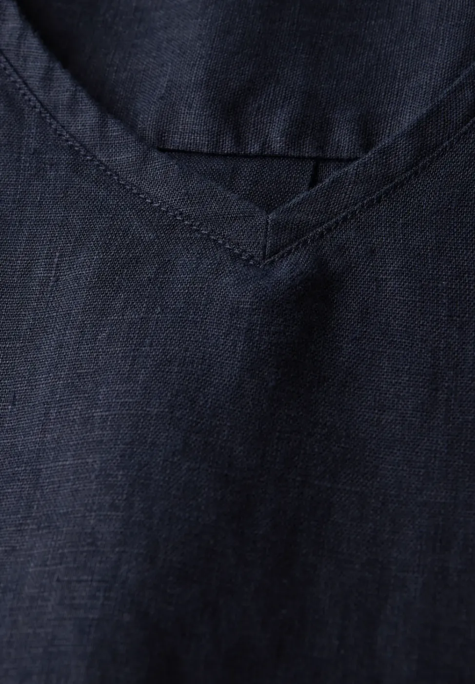 V-Neck Leinenkleid