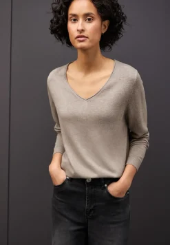 V-Neck Pullover