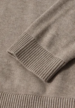 V-Neck Pullover