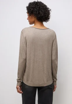 V-Neck Pullover