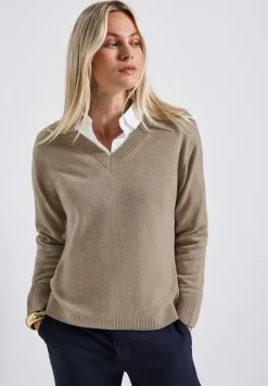 V-Neck Pullover