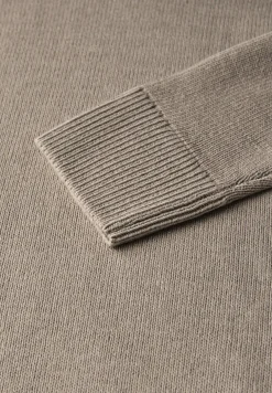 V-Neck Pullover