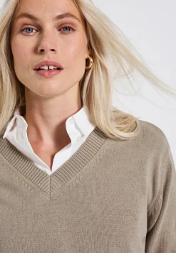 V-Neck Pullover