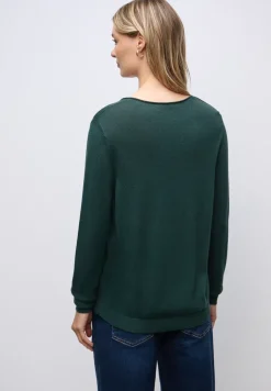 V-Neck Pullover