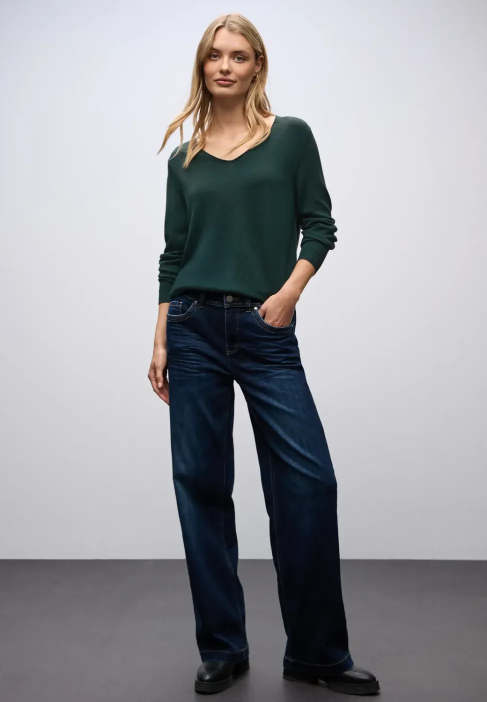 V-Neck Pullover