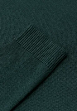 V-Neck Pullover