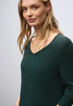 V-Neck Pullover