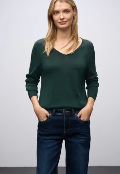 V-Neck Pullover