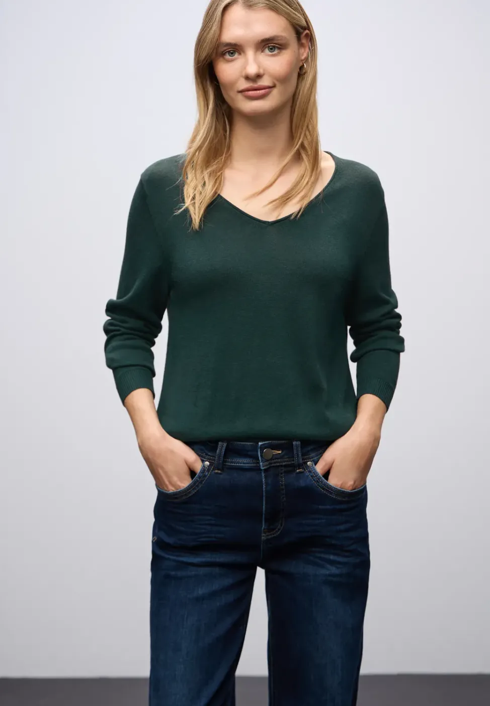 V-Neck Pullover